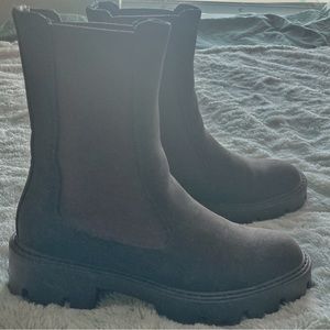 Dark, mocha brown fall/winter boots